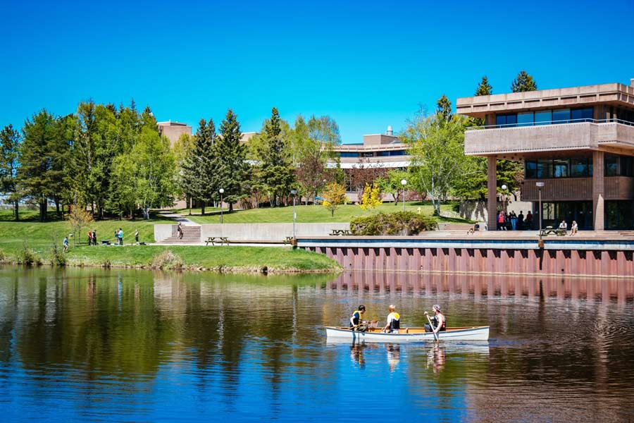 Trường Đại học Lakehead, Canada 1